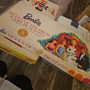 Mattel Barbie Queen of the Prom Game - Colorful Edition